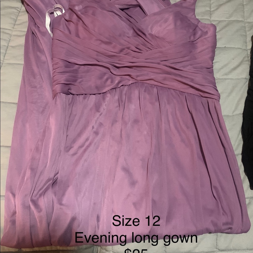 Dresses - Picture 4 of 4